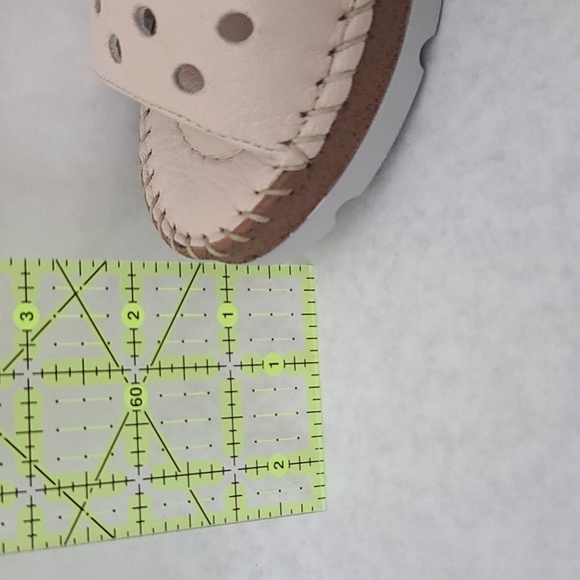 NEW Relaxshoe Women's Natural color Leather Wedge Air cushioned Sandals(Sz 6) - Picture 9 of 11